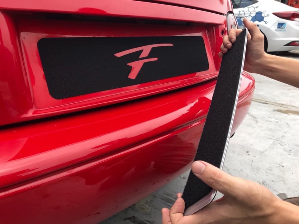 FLATEE – The Original Frameless Car Plate Holders